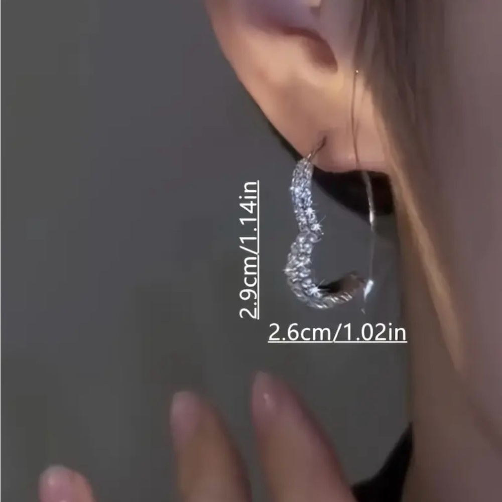 Brand New Luxury Crystal Inlay Hollow Heart Earrings - Picture 4 of 7